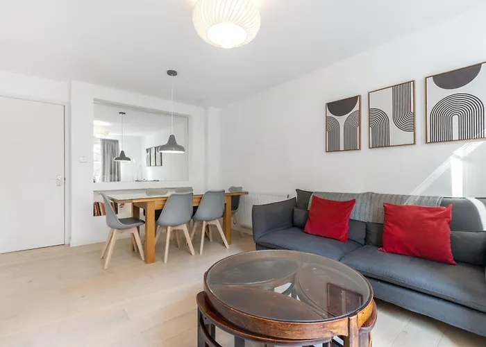 4 Bed 2 Bath - Modern Flat Right On Columbia Road!