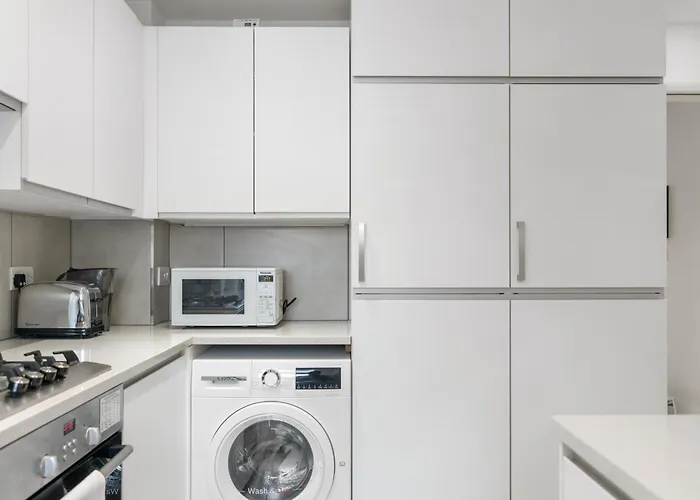 4 Bed 2 Bath - Modern Flat Right On Columbia Road!