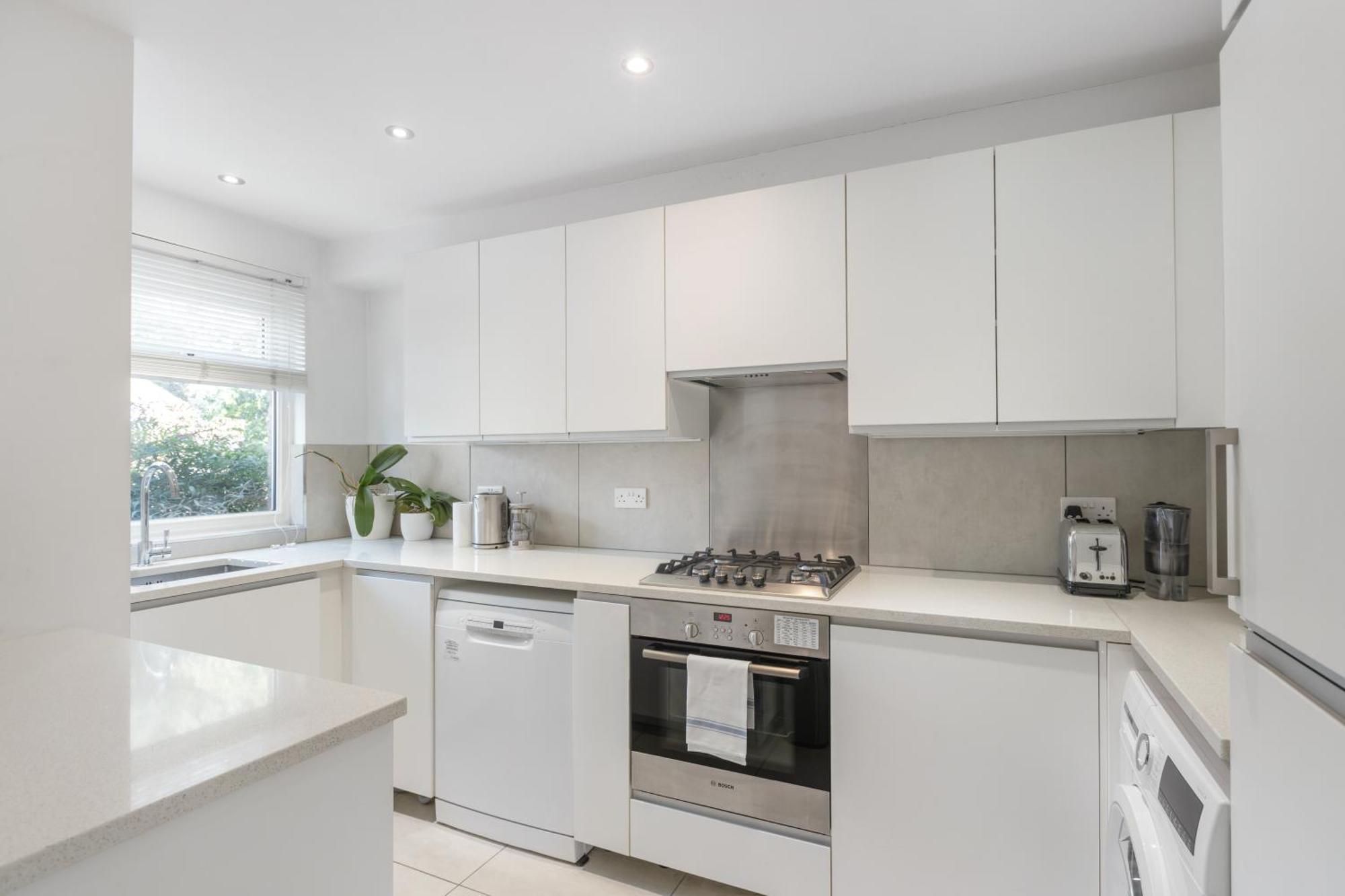 4 Bed 2 Bath - Modern Flat Right On Columbia Road! * Londra
